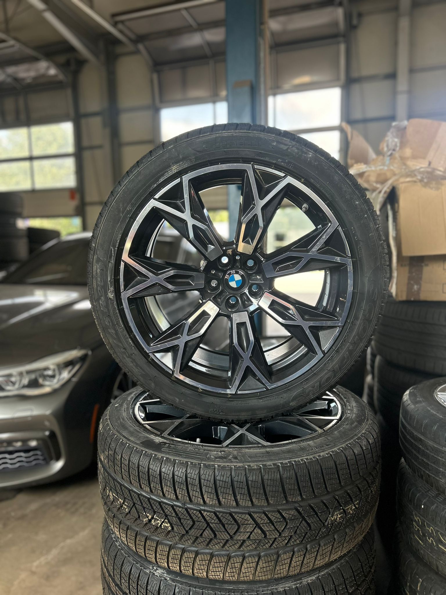 jante-bmw-seria-7-g70-anvelope-iarna-pirelli-scorpion-winter-255-45-r20-285-40-r20